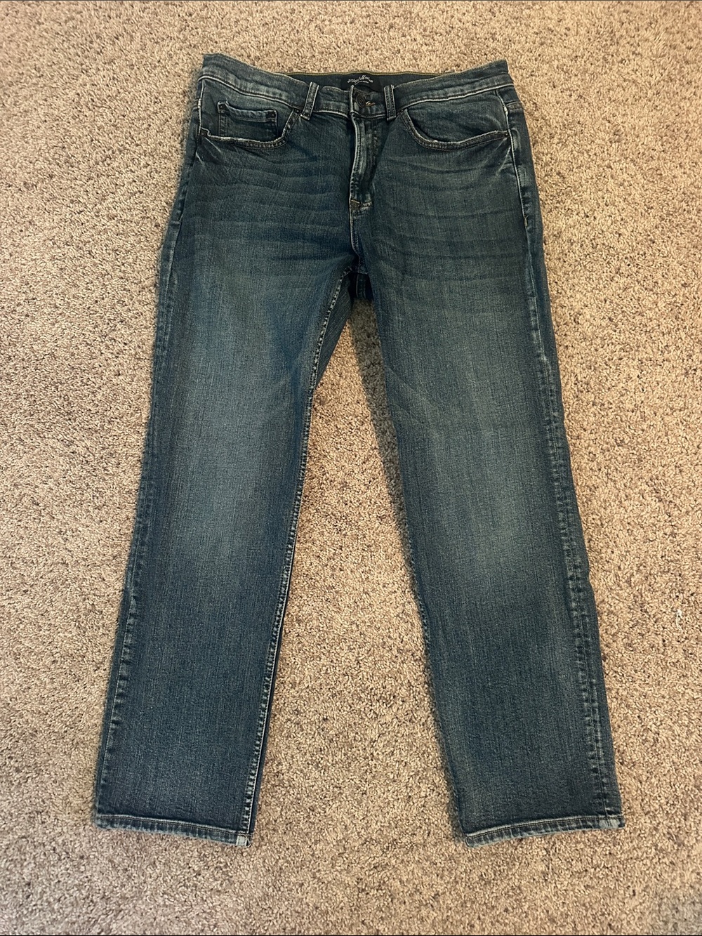 Flag & Anthem Men's Straight Fit Jeans 33/30 in Washed Blue. Nashville Straight